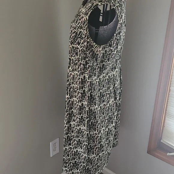 Dress Barn graphic print shift dress - Picture 3 of 8